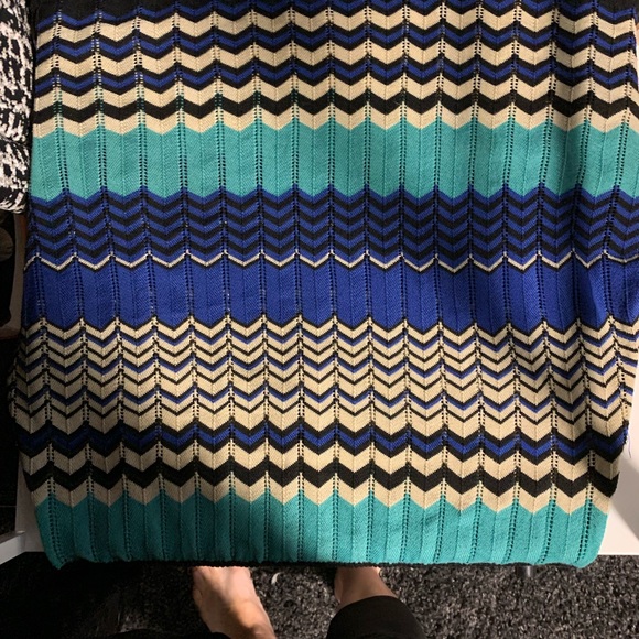 3/$30 Cute light crocheted sweater (above elbow raglan sleeves). - Picture 4 of 4